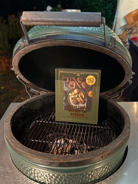 Het Ultieme Whisky en BBQ boek